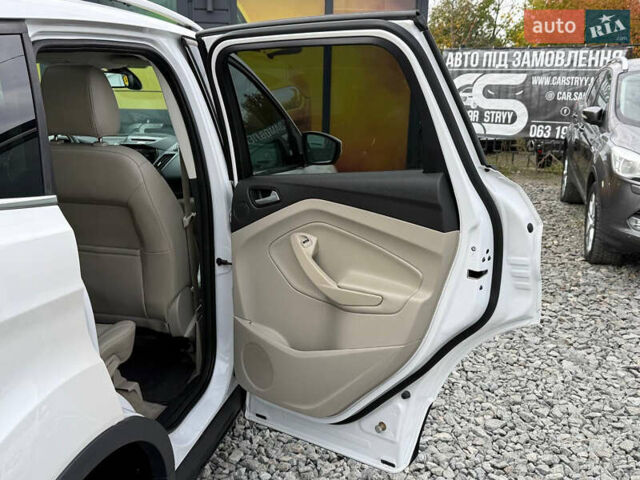 Белый Форд Эскейп, объемом двигателя 2 л и пробегом 179 тыс. км за 12600 $, фото 47 на Automoto.ua