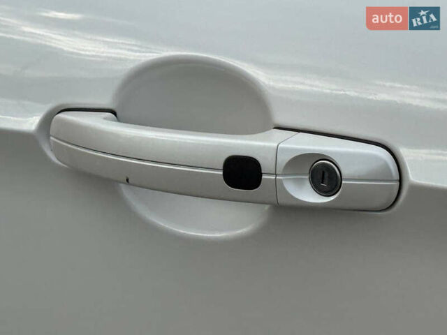 Белый Форд Эскейп, объемом двигателя 2 л и пробегом 179 тыс. км за 12600 $, фото 22 на Automoto.ua