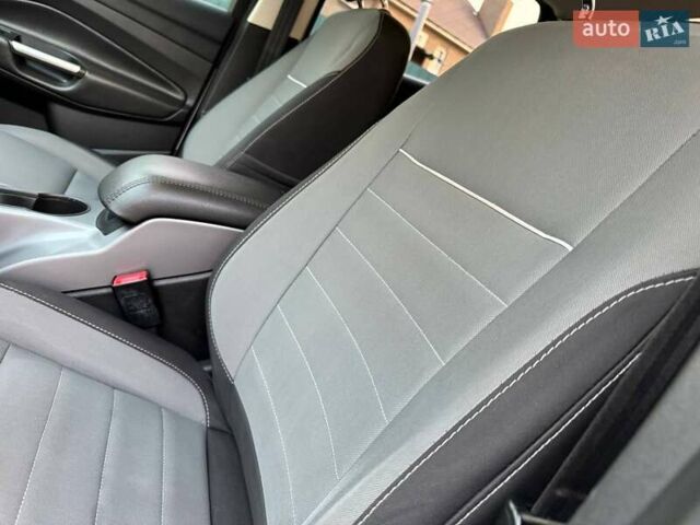 Белый Форд Эскейп, объемом двигателя 2 л и пробегом 140 тыс. км за 11400 $, фото 27 на Automoto.ua