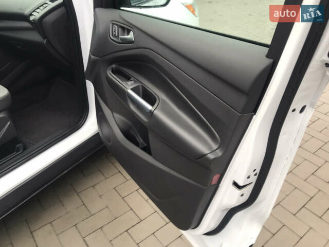 Белый Форд Эскейп, объемом двигателя 2 л и пробегом 185 тыс. км за 12800 $, фото 8 на Automoto.ua