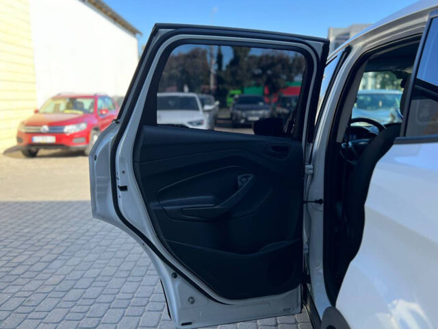 Белый Форд Эскейп, объемом двигателя 2.5 л и пробегом 117 тыс. км за 12000 $, фото 15 на Automoto.ua