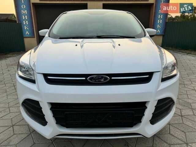 Белый Форд Эскейп, объемом двигателя 2 л и пробегом 140 тыс. км за 11400 $, фото 4 на Automoto.ua
