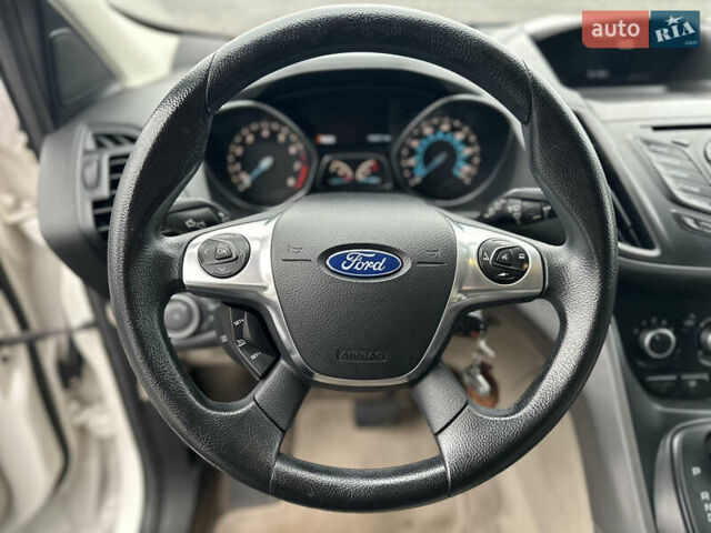 Белый Форд Эскейп, объемом двигателя 2 л и пробегом 183 тыс. км за 11800 $, фото 35 на Automoto.ua