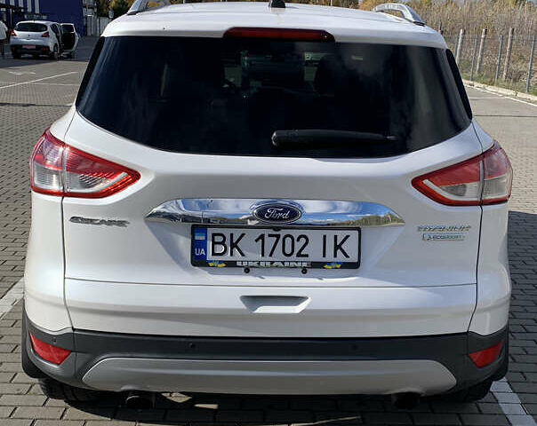 Форд Эскейп 2015 в Дубно на Automoto.ua Белый Форд Эскейп, объемом двигателя 2 л и пробегом 123 тыс. км за 13700 $, фото 4 на Automoto.ua