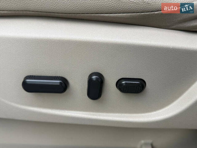 Белый Форд Эскейп, объемом двигателя 2 л и пробегом 179 тыс. км за 12600 $, фото 58 на Automoto.ua