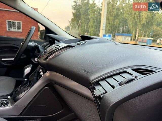 Белый Форд Эскейп, объемом двигателя 2 л и пробегом 140 тыс. км за 11400 $, фото 63 на Automoto.ua