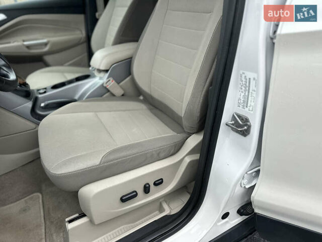 Белый Форд Эскейп, объемом двигателя 2 л и пробегом 183 тыс. км за 11800 $, фото 18 на Automoto.ua