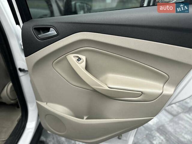 Белый Форд Эскейп, объемом двигателя 2 л и пробегом 183 тыс. км за 10800 $, фото 32 на Automoto.ua