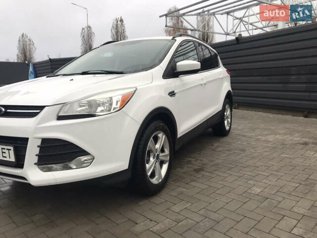 Белый Форд Эскейп, объемом двигателя 2 л и пробегом 185 тыс. км за 12800 $, фото 1 на Automoto.ua