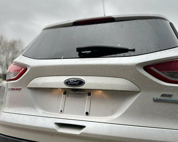 Білий Форд Ескейп, об'ємом двигуна 1.6 л та пробігом 170 тис. км за 10300 $, фото 5 на Automoto.ua