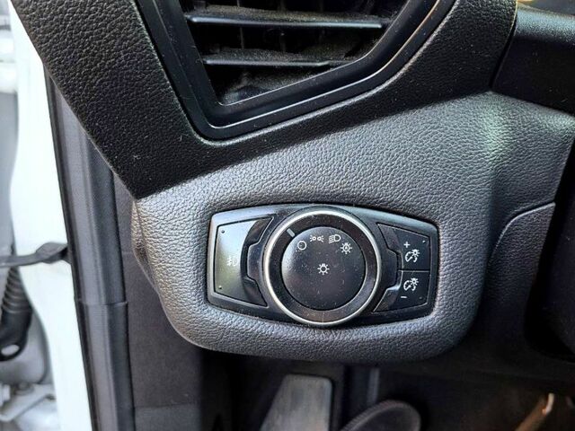 Белый Форд Эскейп, объемом двигателя 1.6 л и пробегом 97 тыс. км за 12000 $, фото 5 на Automoto.ua