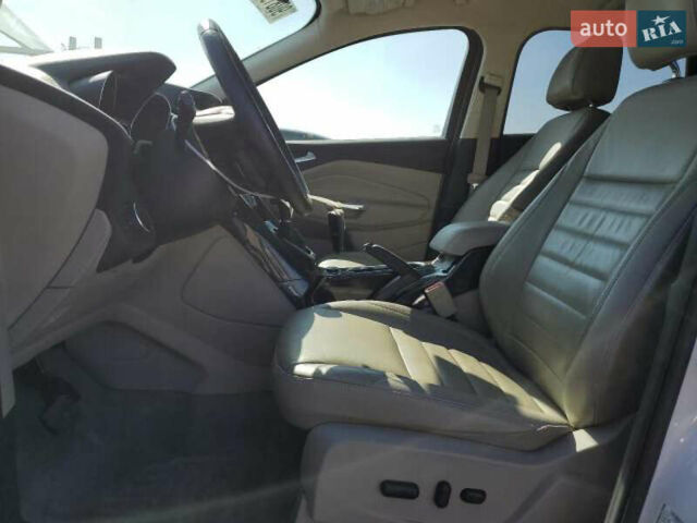 Белый Форд Эскейп, объемом двигателя 2 л и пробегом 125 тыс. км за 12500 $, фото 7 на Automoto.ua
