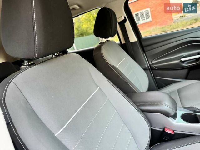 Белый Форд Эскейп, объемом двигателя 2 л и пробегом 140 тыс. км за 11400 $, фото 59 на Automoto.ua