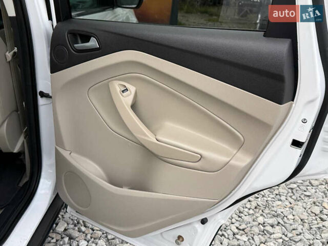Белый Форд Эскейп, объемом двигателя 2 л и пробегом 179 тыс. км за 12600 $, фото 48 на Automoto.ua