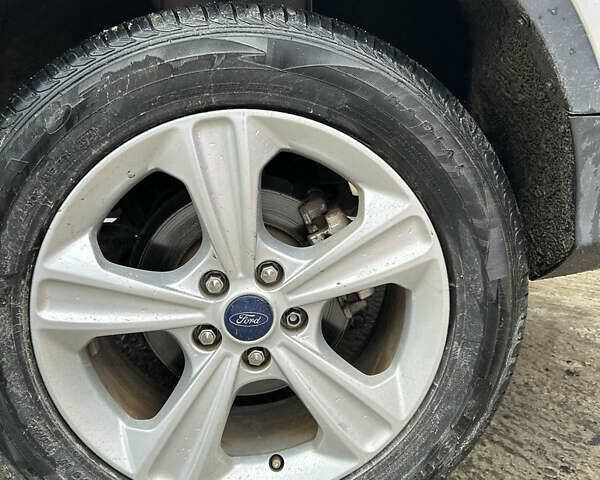 Белый Форд Эскейп, объемом двигателя 1.6 л и пробегом 170 тыс. км за 10350 $, фото 6 на Automoto.ua