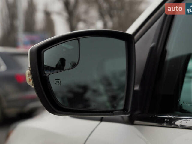 Белый Форд Эскейп, объемом двигателя 2 л и пробегом 180 тыс. км за 11600 $, фото 16 на Automoto.ua