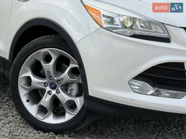 Белый Форд Эскейп, объемом двигателя 2 л и пробегом 179 тыс. км за 12600 $, фото 8 на Automoto.ua