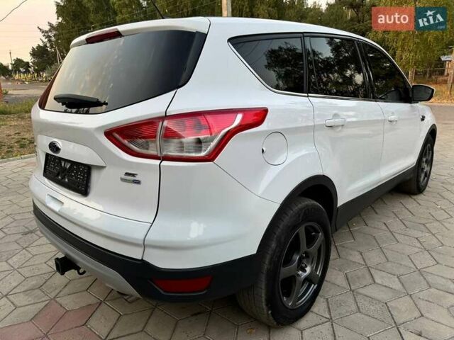 Белый Форд Эскейп, объемом двигателя 2 л и пробегом 140 тыс. км за 11400 $, фото 19 на Automoto.ua