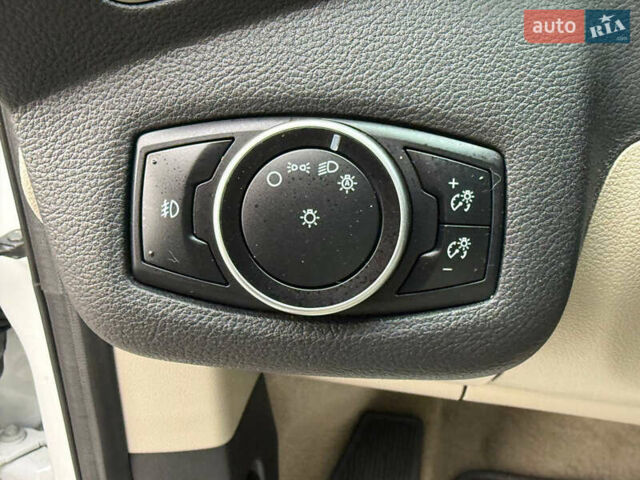 Белый Форд Эскейп, объемом двигателя 2 л и пробегом 179 тыс. км за 12600 $, фото 59 на Automoto.ua