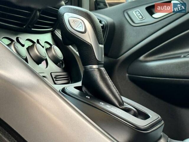 Белый Форд Эскейп, объемом двигателя 2 л и пробегом 140 тыс. км за 11400 $, фото 33 на Automoto.ua