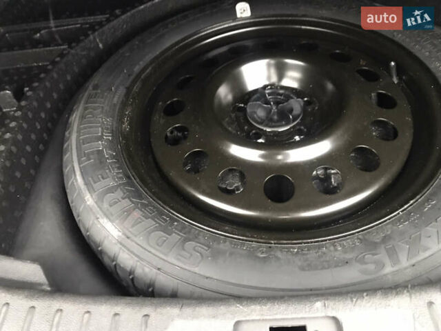 Белый Форд Эскейп, объемом двигателя 2 л и пробегом 185 тыс. км за 12800 $, фото 16 на Automoto.ua