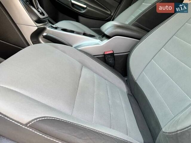 Белый Форд Эскейп, объемом двигателя 2 л и пробегом 140 тыс. км за 11400 $, фото 26 на Automoto.ua