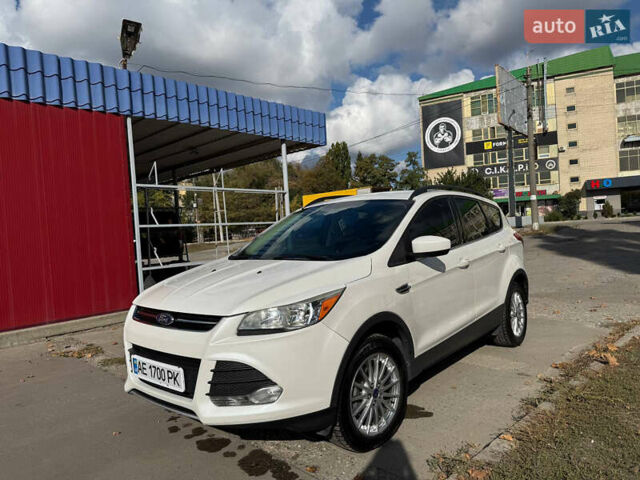 Форд Эскейп 2015 в Новомосковске на Automoto.ua Белый Форд Эскейп, объемом двигателя 1.6 л и пробегом 207 тыс. км за 10300 $, фото 1 на Automoto.ua