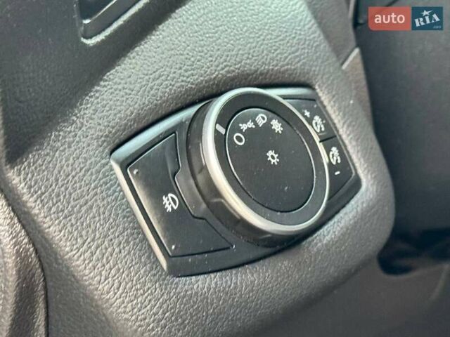 Белый Форд Эскейп, объемом двигателя 2 л и пробегом 140 тыс. км за 11400 $, фото 32 на Automoto.ua