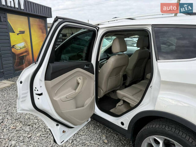 Белый Форд Эскейп, объемом двигателя 2 л и пробегом 179 тыс. км за 12600 $, фото 55 на Automoto.ua