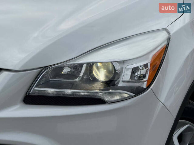 Белый Форд Эскейп, объемом двигателя 2 л и пробегом 179 тыс. км за 12600 $, фото 11 на Automoto.ua