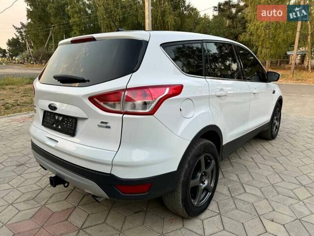 Белый Форд Эскейп, объемом двигателя 2 л и пробегом 140 тыс. км за 11400 $, фото 14 на Automoto.ua