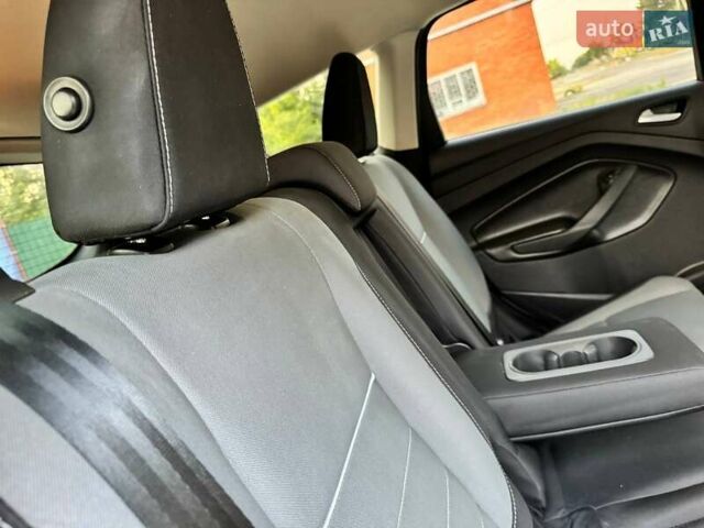 Белый Форд Эскейп, объемом двигателя 2 л и пробегом 140 тыс. км за 11400 $, фото 51 на Automoto.ua