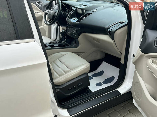 Белый Форд Эскейп, объемом двигателя 2 л и пробегом 217 тыс. км за 11900 $, фото 26 на Automoto.ua