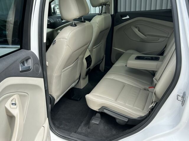 Белый Форд Эскейп, объемом двигателя 2 л и пробегом 216 тыс. км за 11900 $, фото 5 на Automoto.ua