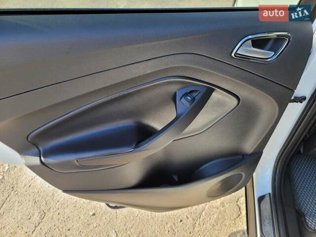 Белый Форд Эскейп, объемом двигателя 1.5 л и пробегом 137 тыс. км за 13700 $, фото 28 на Automoto.ua