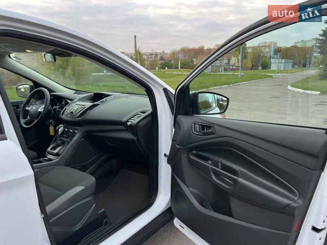 Форд Эскейп 2016 в Жмеренке на Automoto.ua Белый Форд Эскейп, объемом двигателя 2.5 л и пробегом 149 тыс. км за 10980 $, фото 16 на Automoto.ua