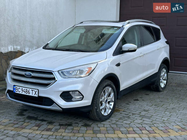 Белый Форд Эскейп, объемом двигателя 2 л и пробегом 217 тыс. км за 11900 $, фото 14 на Automoto.ua