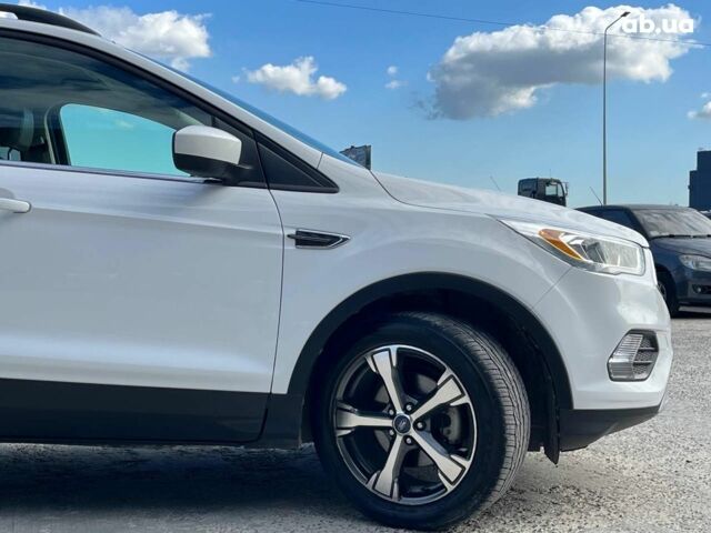 Белый Форд Эскейп, объемом двигателя 1.5 л и пробегом 105 тыс. км за 13980 $, фото 11 на Automoto.ua