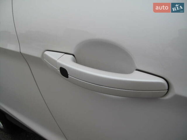 Белый Форд Эскейп, объемом двигателя 2 л и пробегом 117 тыс. км за 14000 $, фото 12 на Automoto.ua