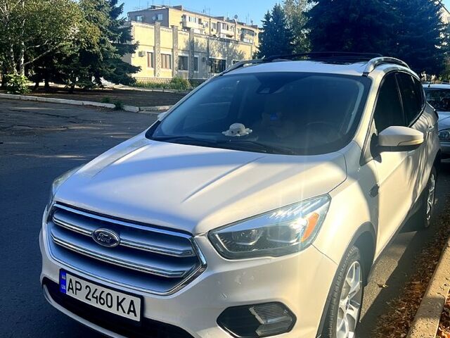 Белый Форд Эскейп, объемом двигателя 2 л и пробегом 178 тыс. км за 14500 $, фото 3 на Automoto.ua