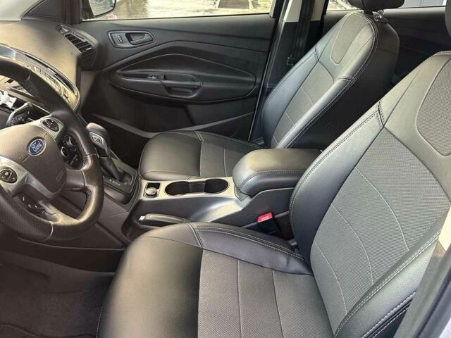 Белый Форд Эскейп, объемом двигателя 2.5 л и пробегом 240 тыс. км за 9800 $, фото 11 на Automoto.ua