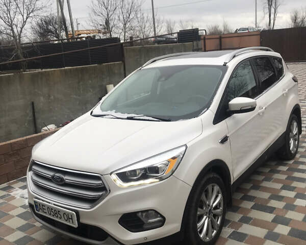 Белый Форд Эскейп, объемом двигателя 2 л и пробегом 133 тыс. км за 17000 $, фото 1 на Automoto.ua