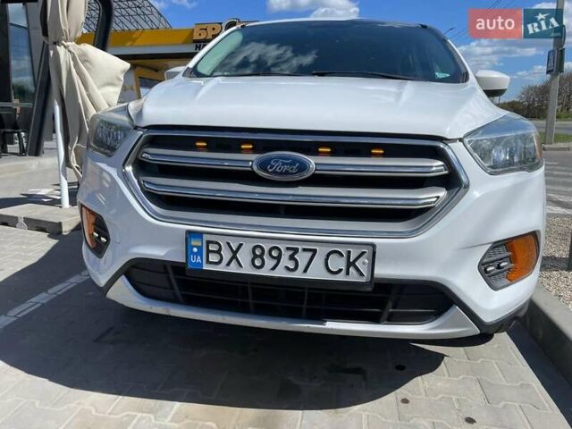 Белый Форд Эскейп, объемом двигателя 2.5 л и пробегом 179 тыс. км за 13000 $, фото 6 на Automoto.ua