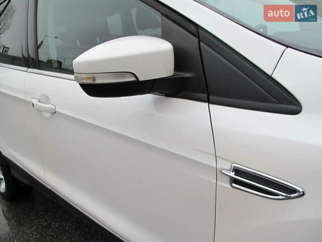 Белый Форд Эскейп, объемом двигателя 2 л и пробегом 117 тыс. км за 14000 $, фото 11 на Automoto.ua