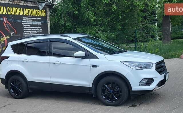Белый Форд Эскейп, объемом двигателя 1.5 л и пробегом 137 тыс. км за 13700 $, фото 7 на Automoto.ua