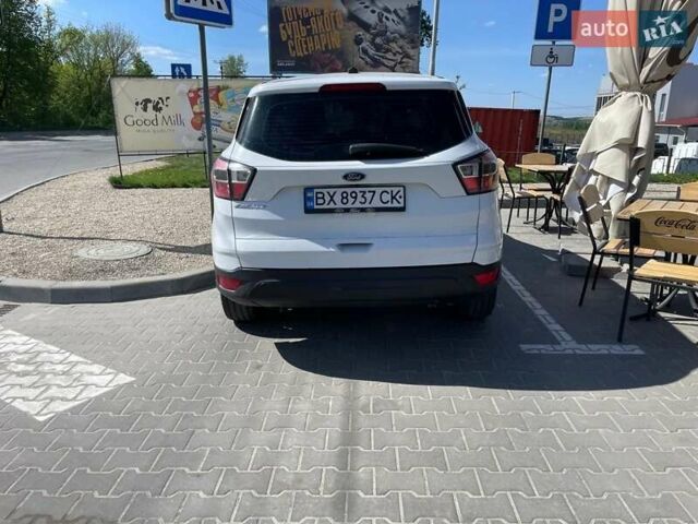 Белый Форд Эскейп, объемом двигателя 2.5 л и пробегом 179 тыс. км за 13000 $, фото 5 на Automoto.ua