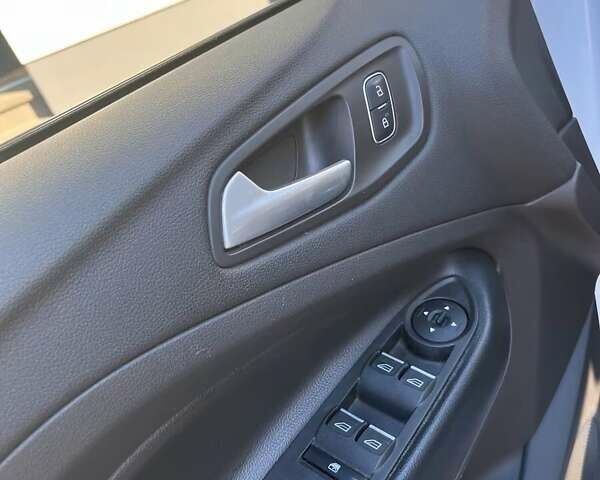 Белый Форд Эскейп, объемом двигателя 1.5 л и пробегом 230 тыс. км за 11960 $, фото 2 на Automoto.ua