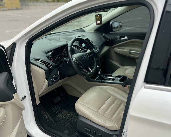 Белый Форд Эскейп, объемом двигателя 1.5 л и пробегом 208 тыс. км за 11899 $, фото 7 на Automoto.ua