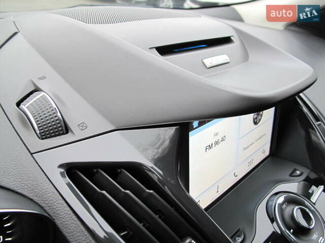 Белый Форд Эскейп, объемом двигателя 2 л и пробегом 117 тыс. км за 14000 $, фото 82 на Automoto.ua