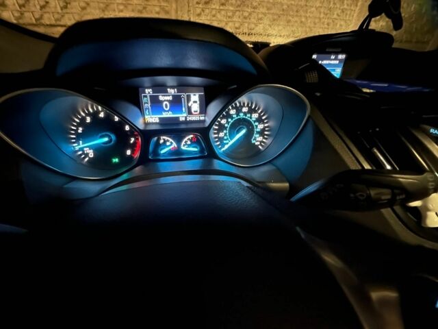 Белый Форд Эскейп, объемом двигателя 2.5 л и пробегом 240 тыс. км за 9800 $, фото 14 на Automoto.ua